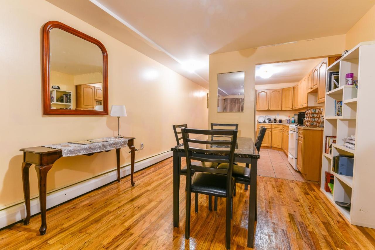 Brooklyn Blue Ridge Manor: Exquisite 4 Bedroom, 2.5 Bathrooms With A Appeal Apartamento Nova York